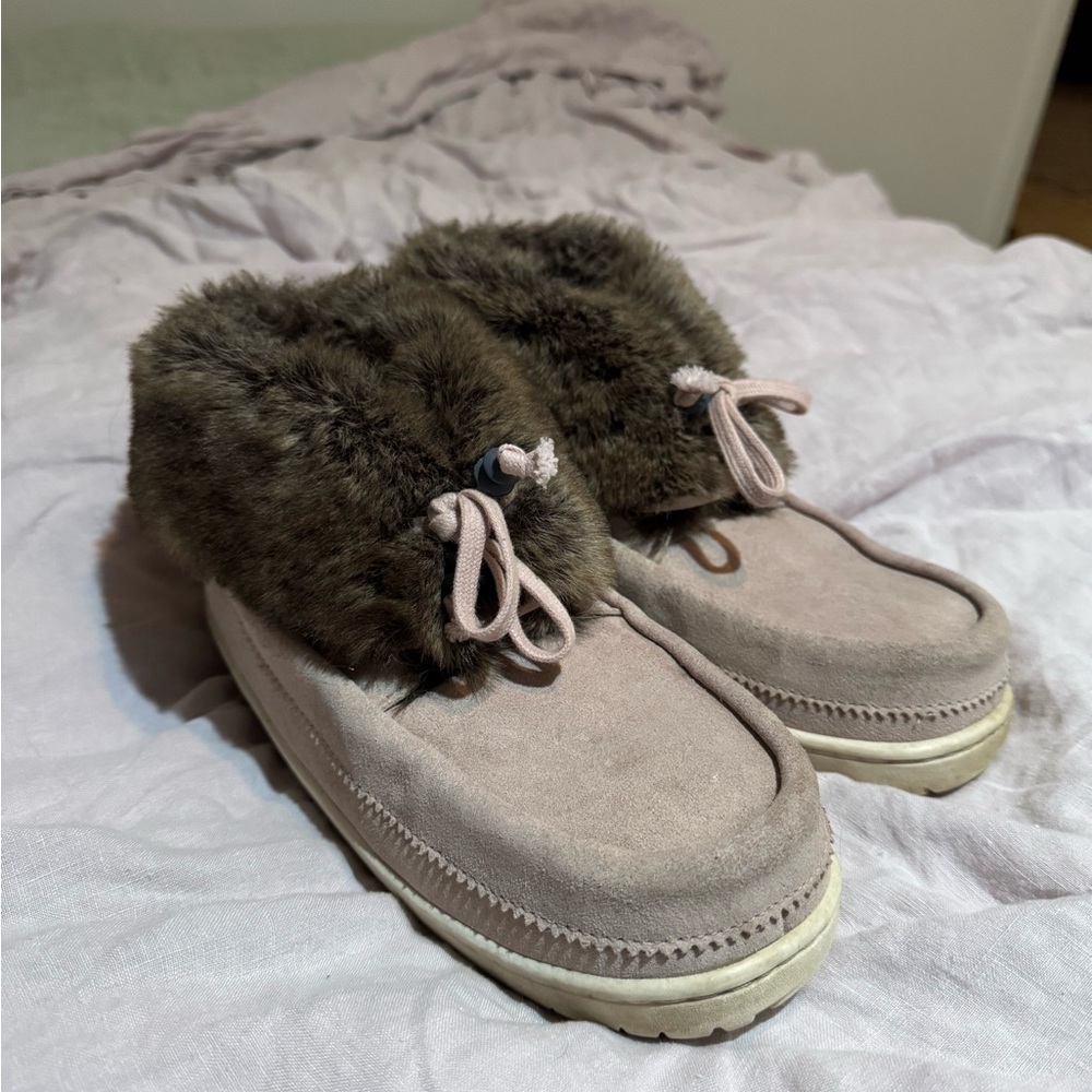 *SOLD* Manitobah Cozy Fur-Lined Women's Moccasins - Pink and Brown